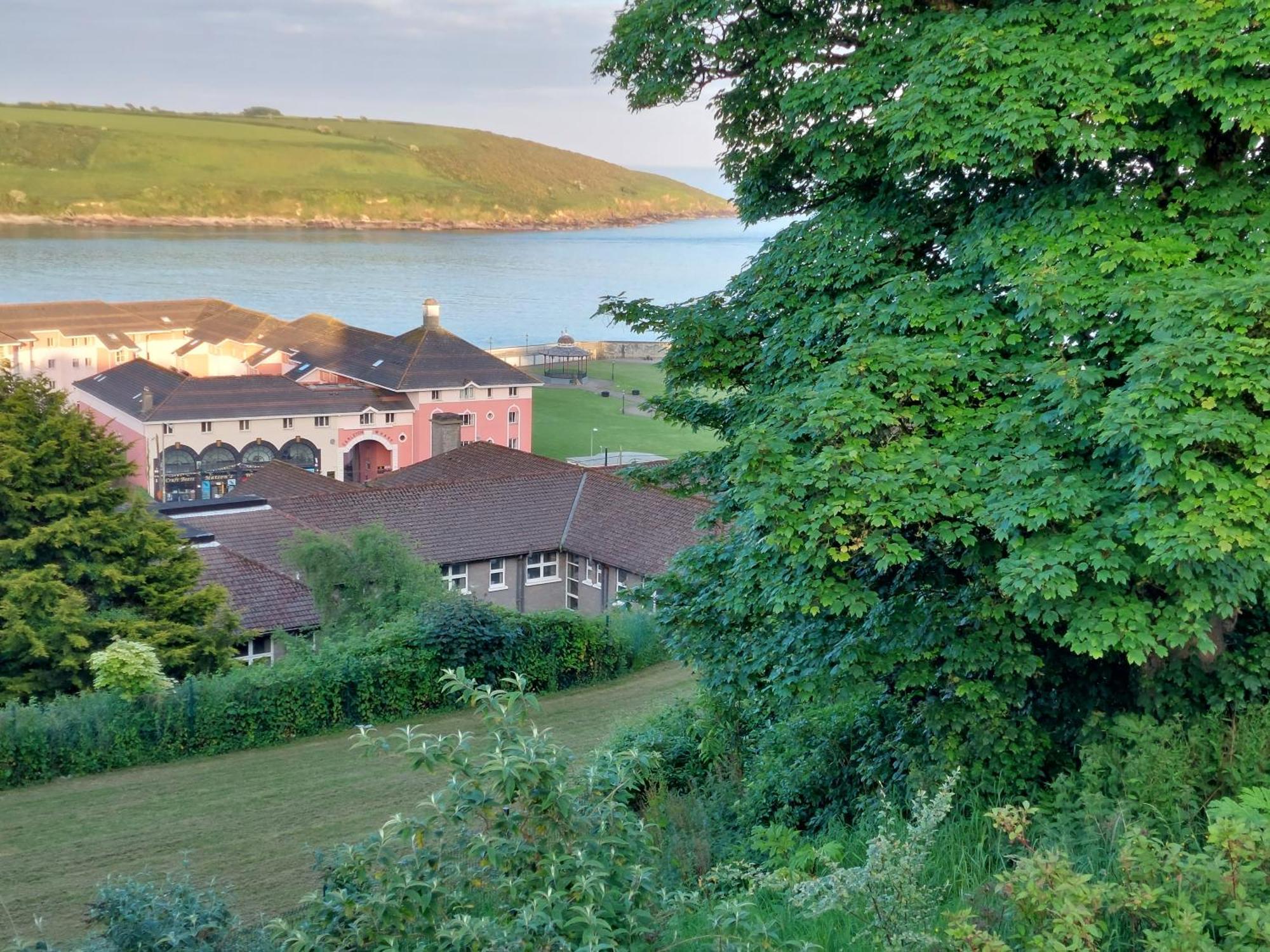 Sea Whispers - My Charming Costal Retreat In Youghal Exterior foto