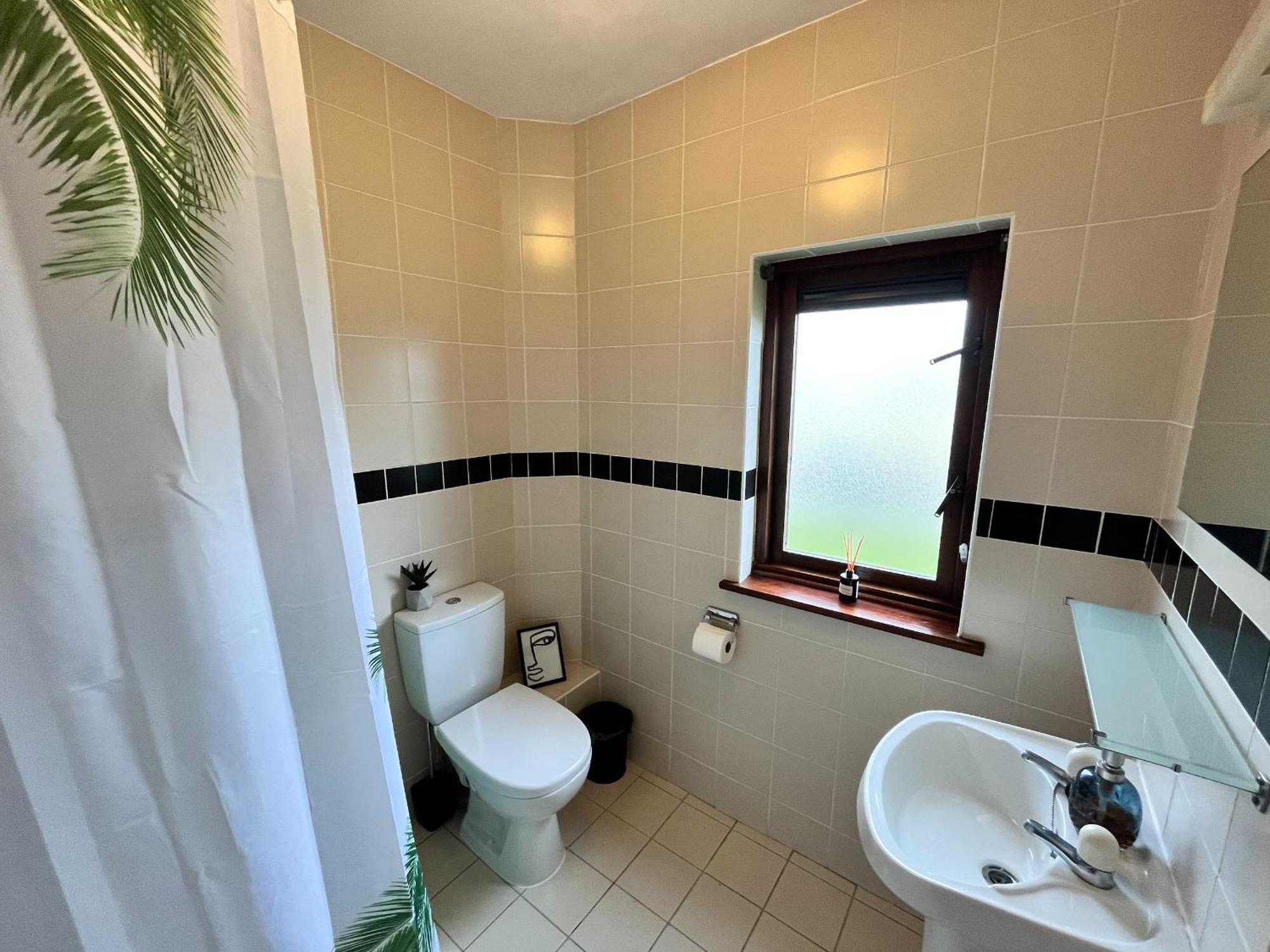 Sea Whispers - My Charming Costal Retreat In Youghal Exterior foto